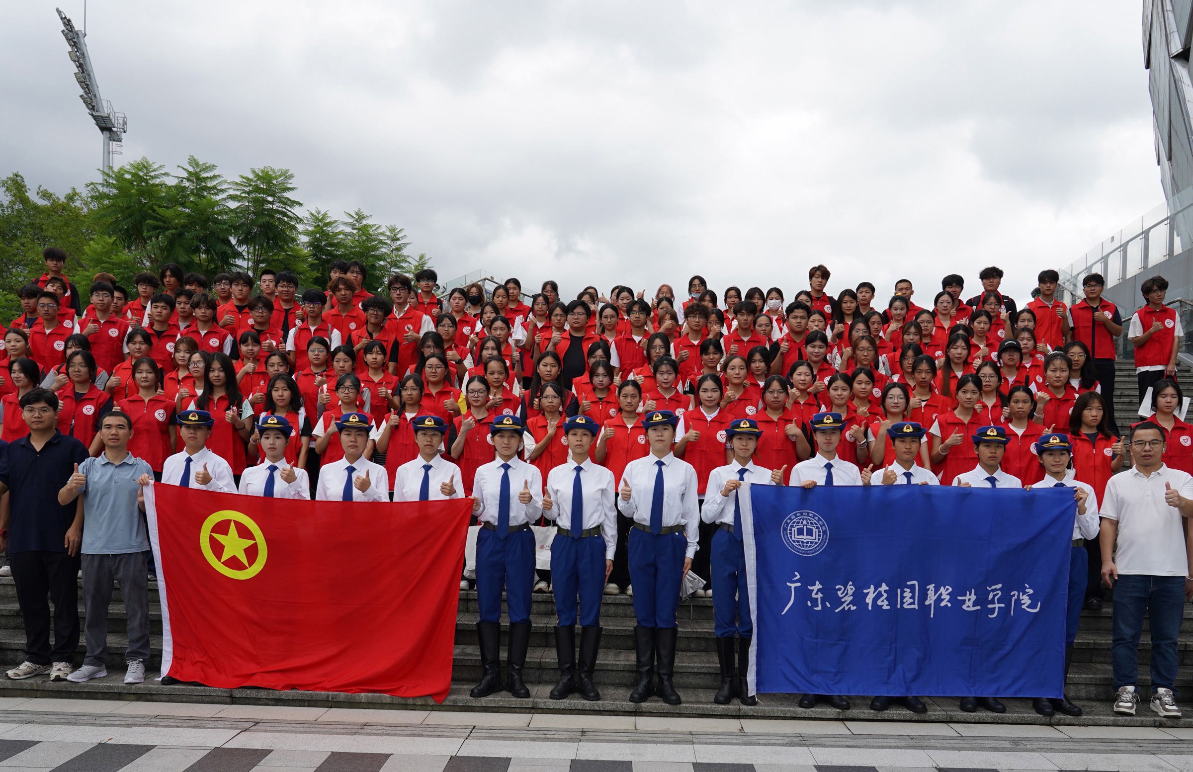 青春赴约粤超，志愿点亮赛场！碧职学子助力粤超展风采